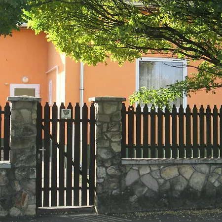 Holiday home Kunsagi Apartman